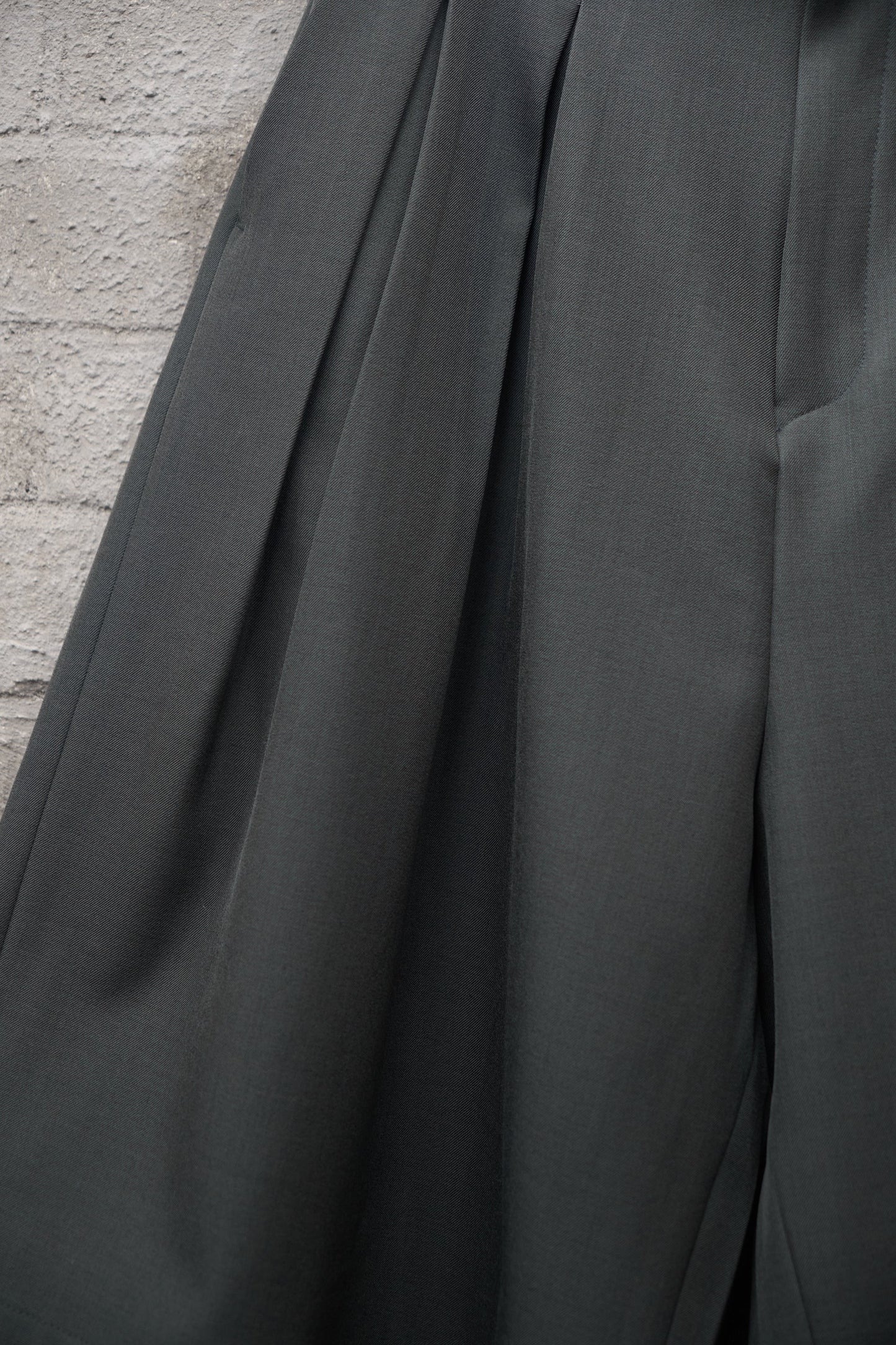Two-Tuck Trouser Shorts Grey