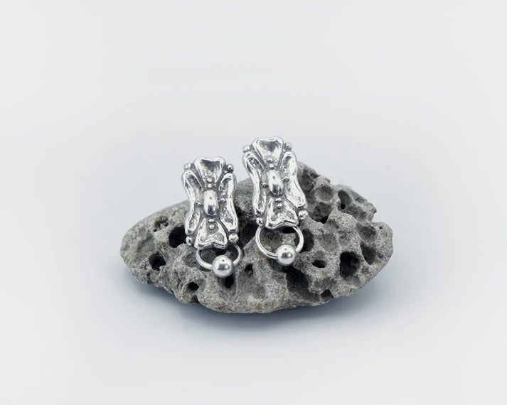 Eigang flower studs