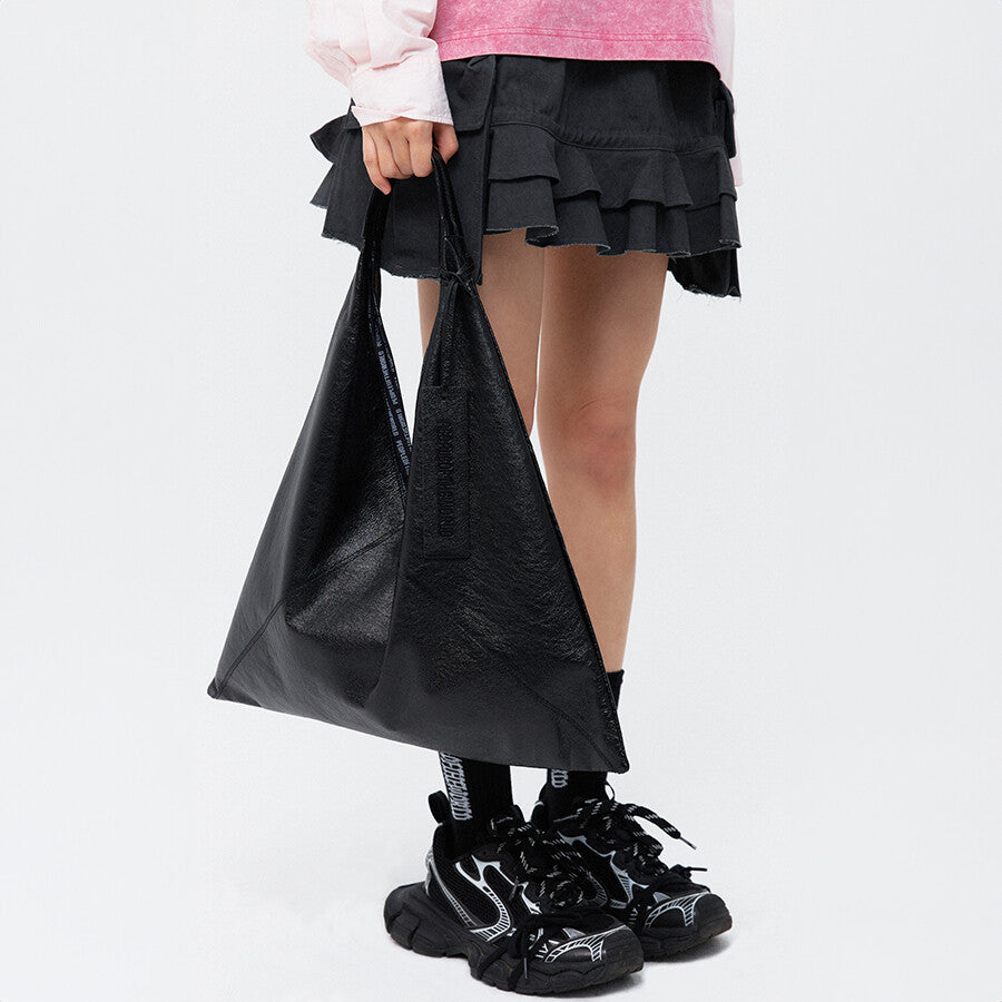 A Pack leather shoulder bag black