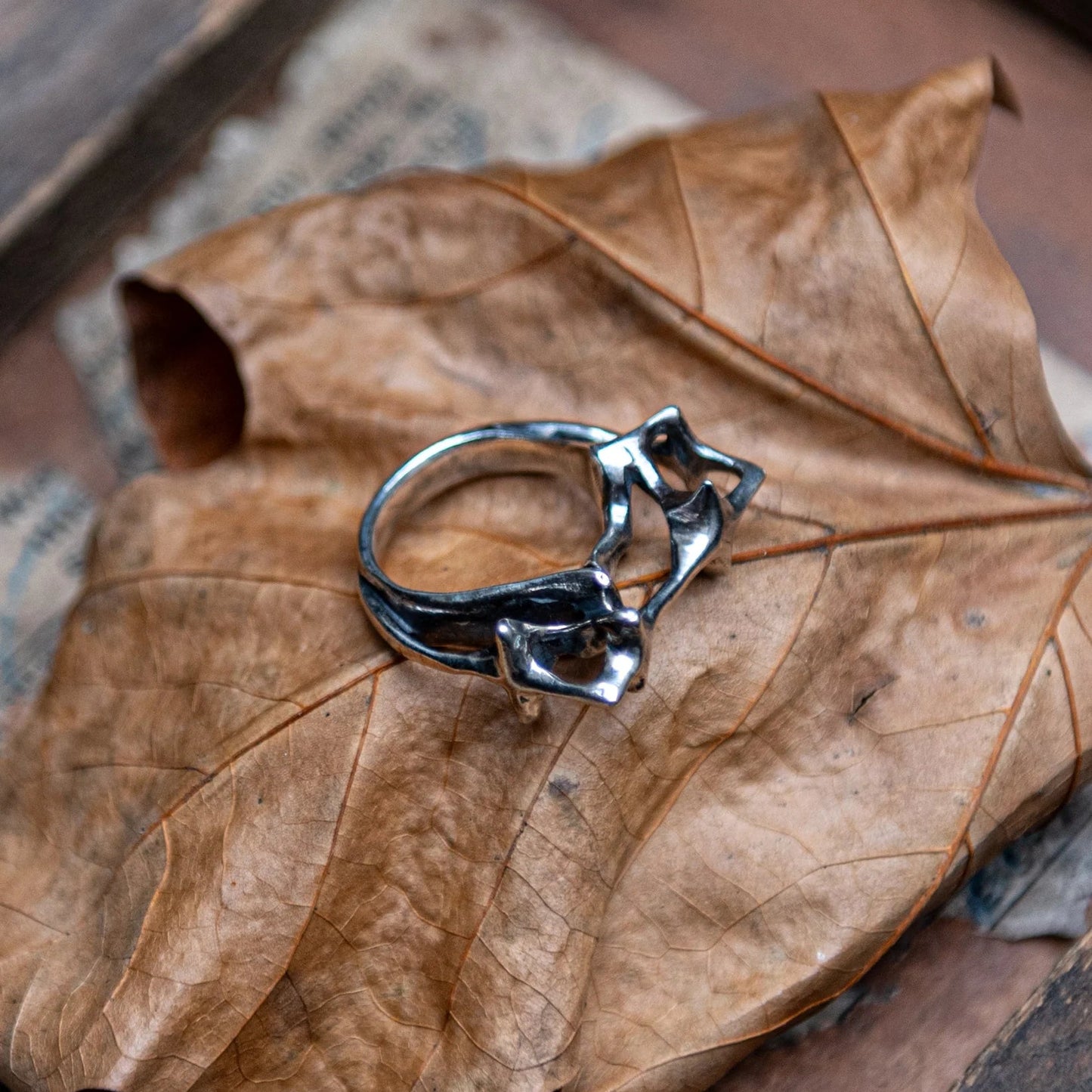 Jagged stars ring