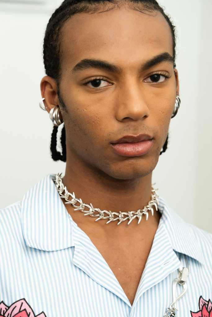 Acantha chain distressed medium