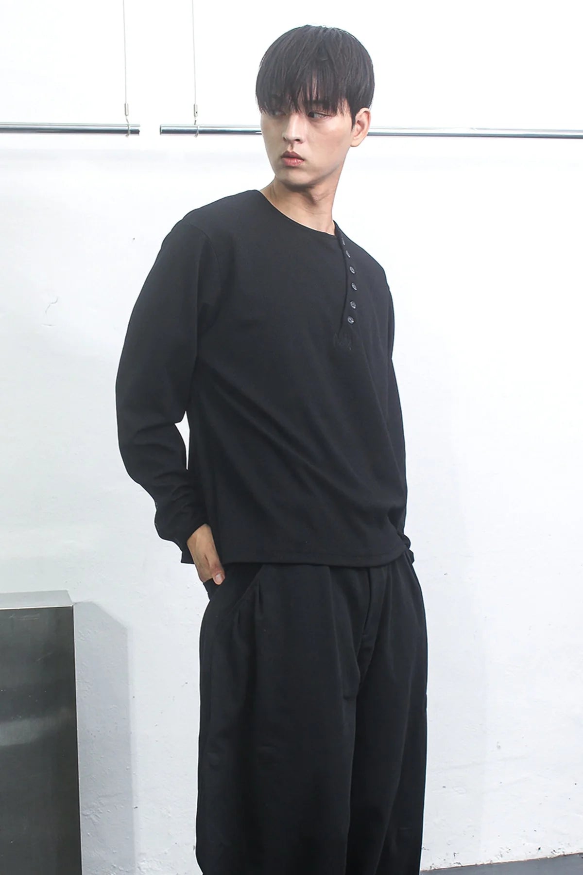 CROSSLINE HENLEY NECK LONG SLEEVE BLACK