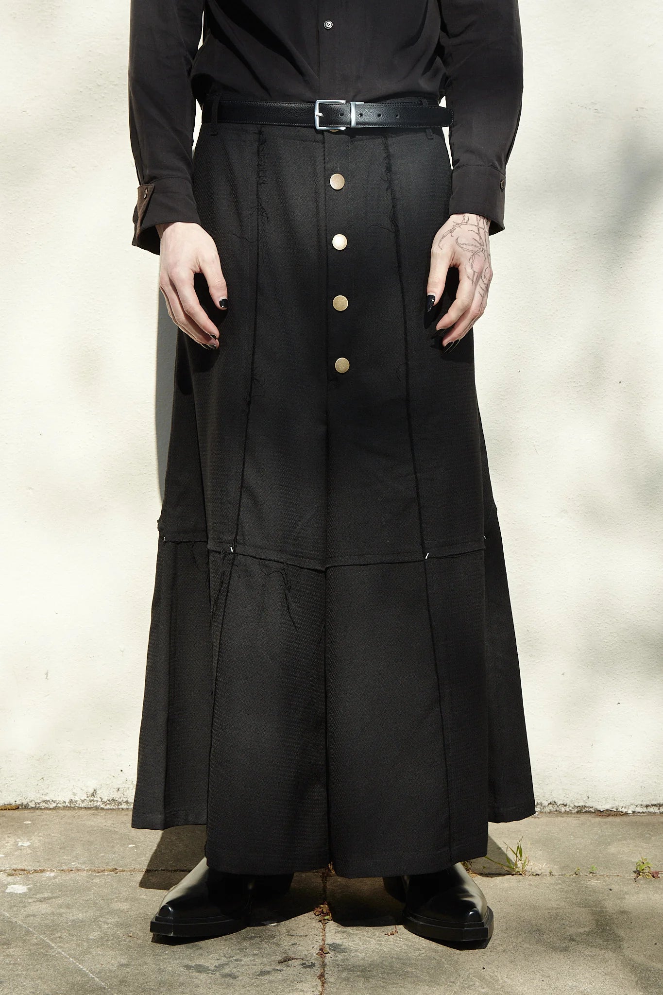 Cross-seamed trousers