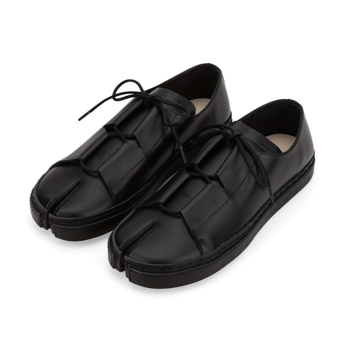 Ryoma tabi toe black leather flats
