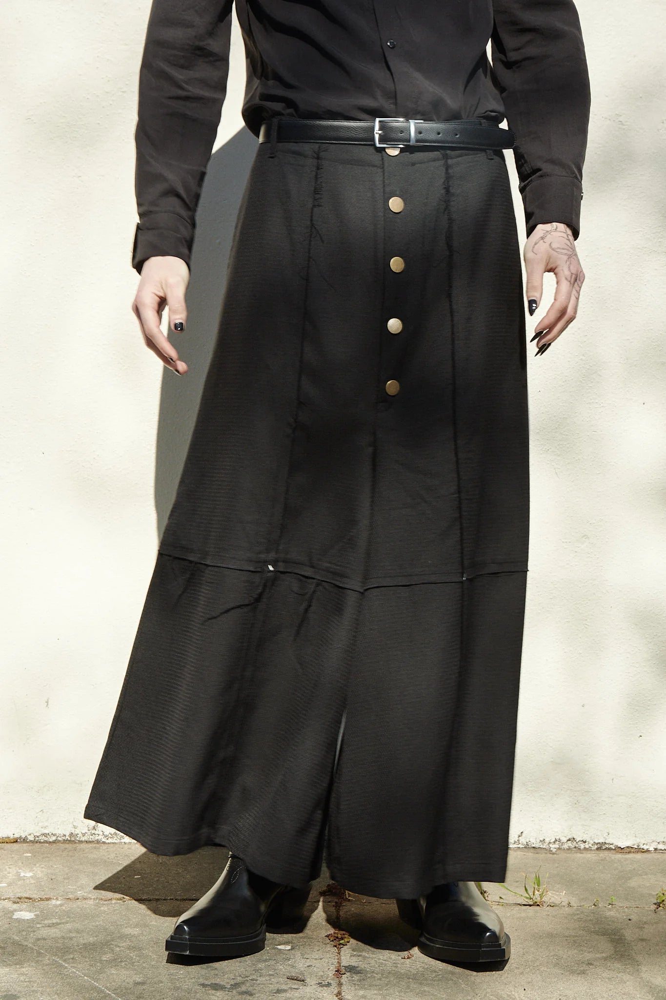 Cross-seamed trousers