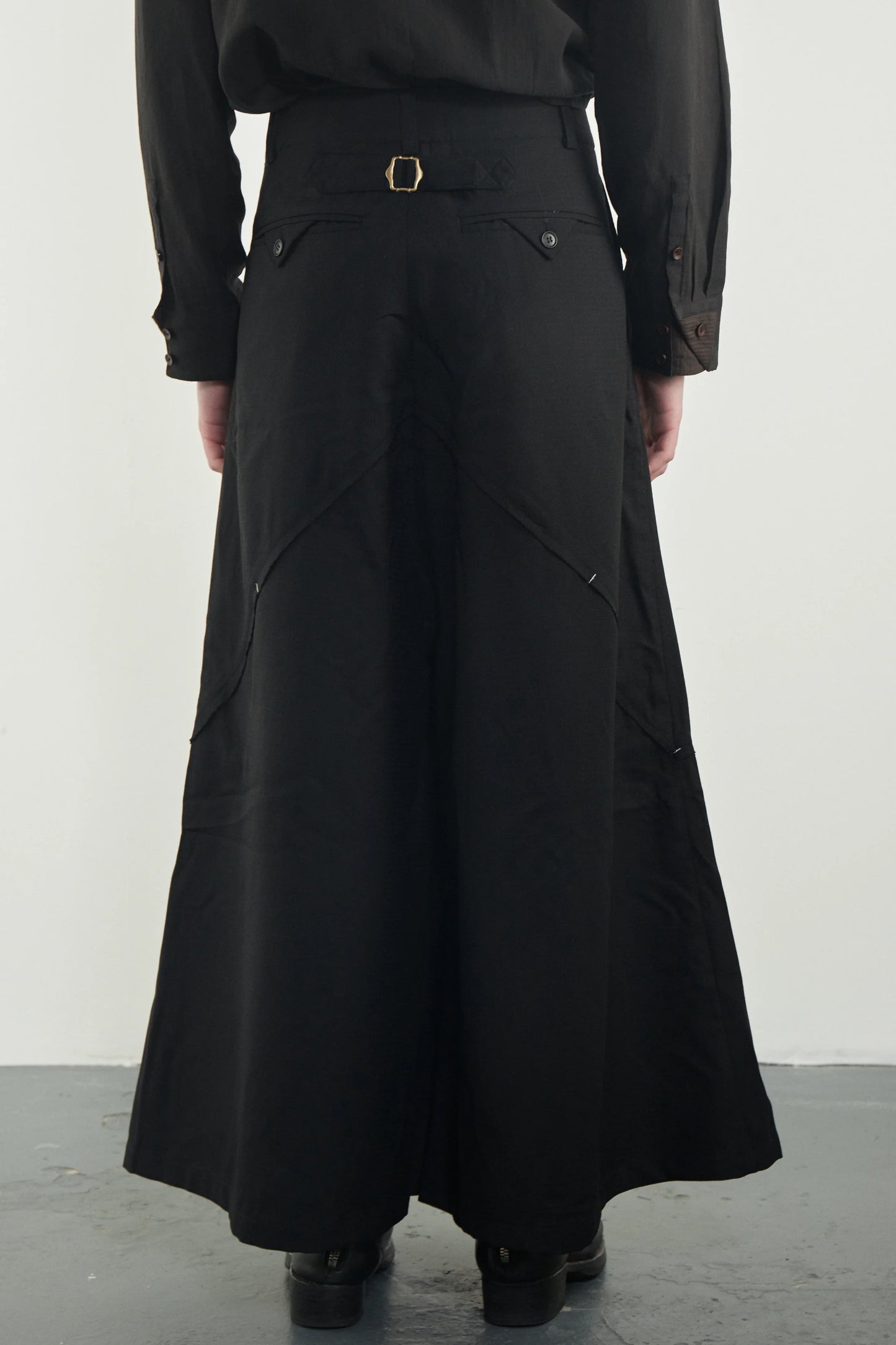 Cross-seamed trousers