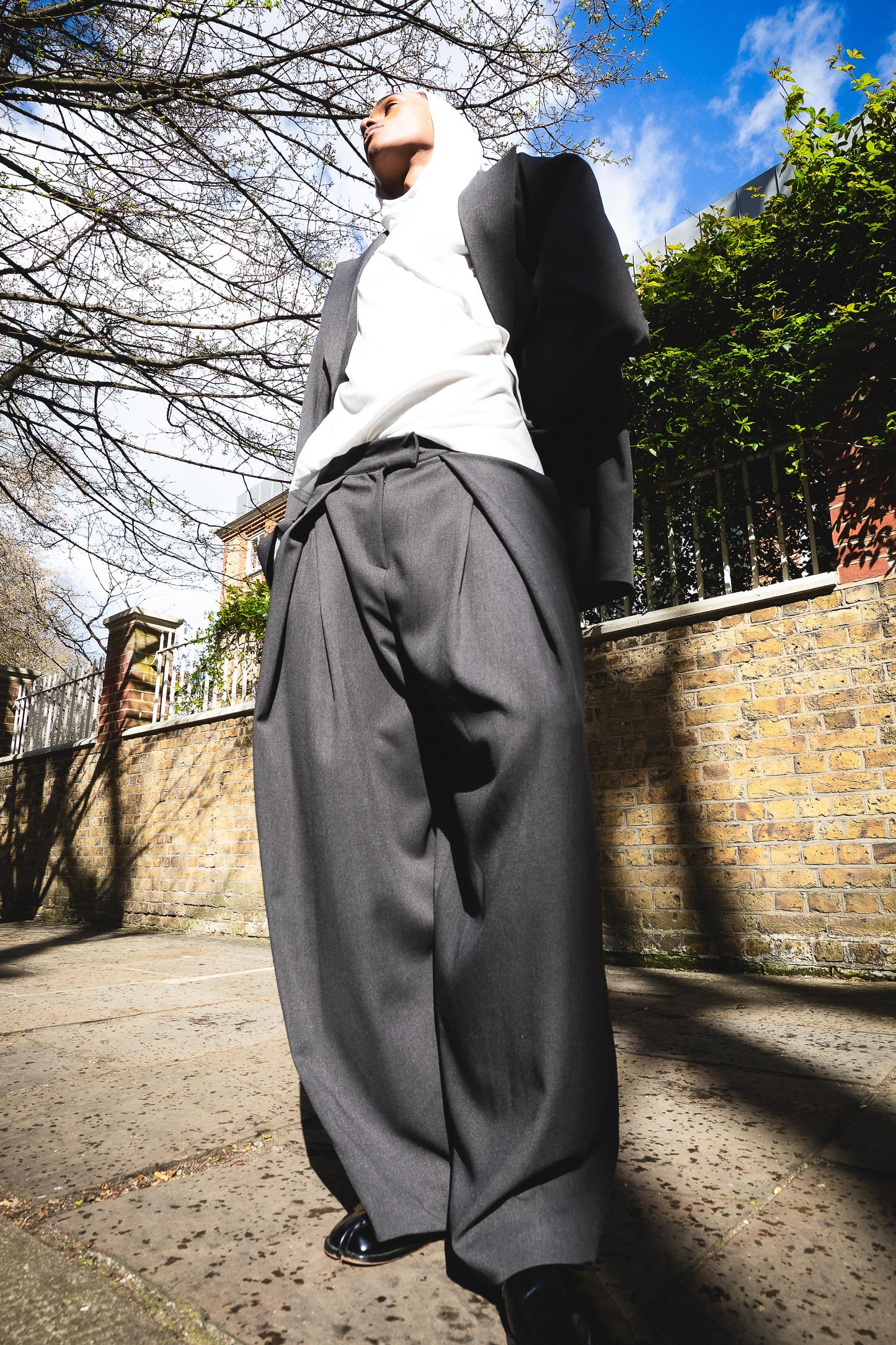 Minimal tuck trousers grey