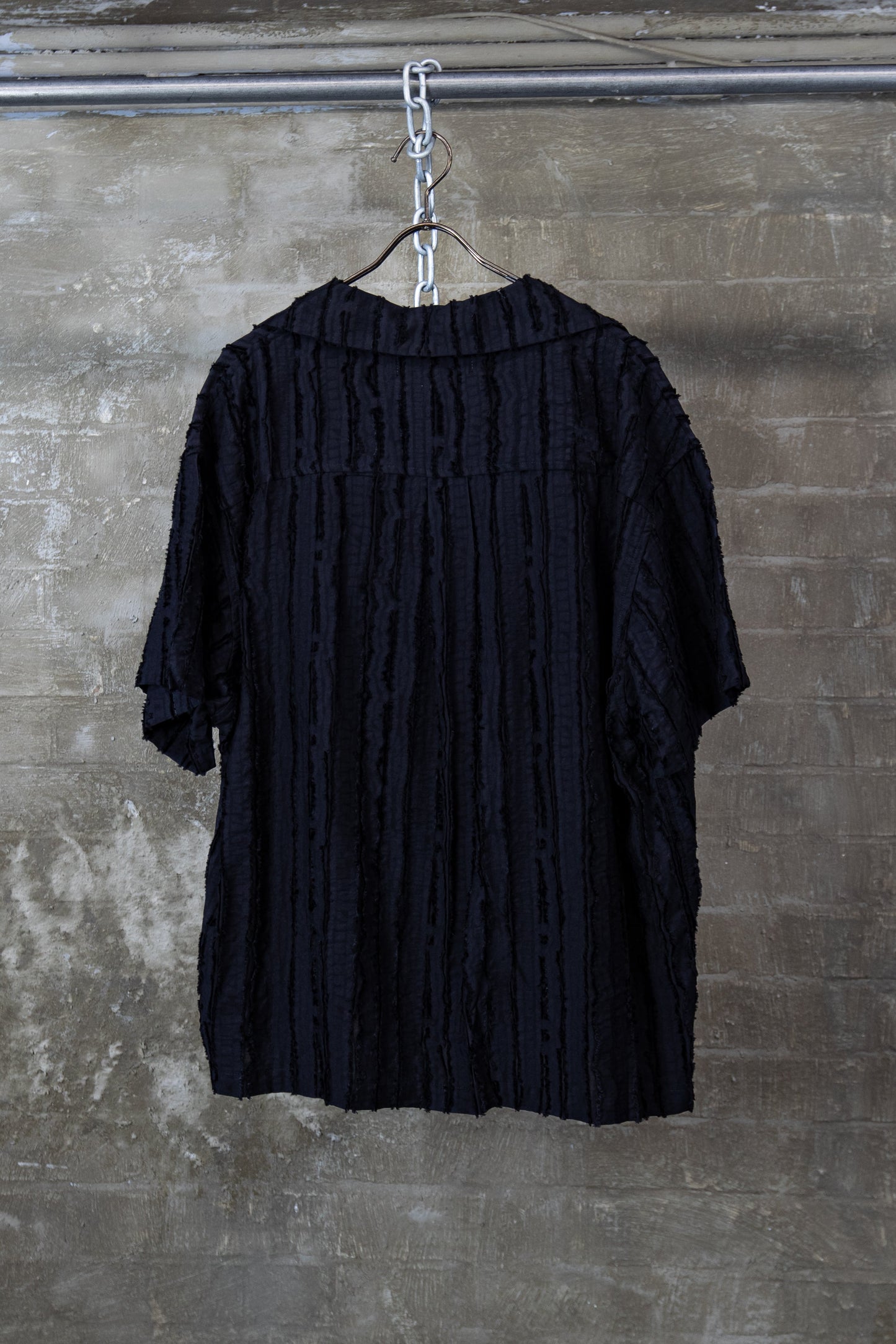 Textured short sleeves shirt black