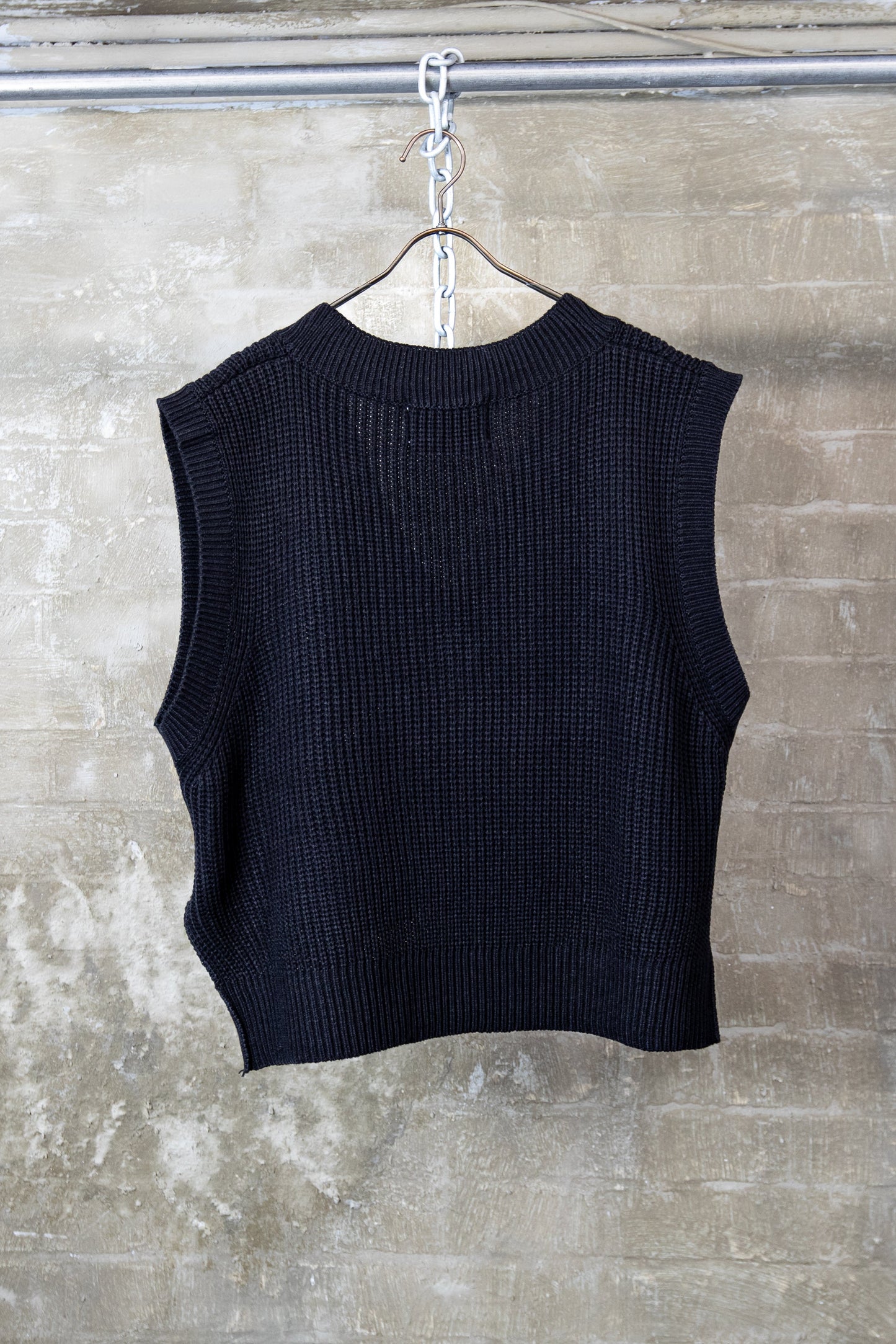 Layered knit vest black