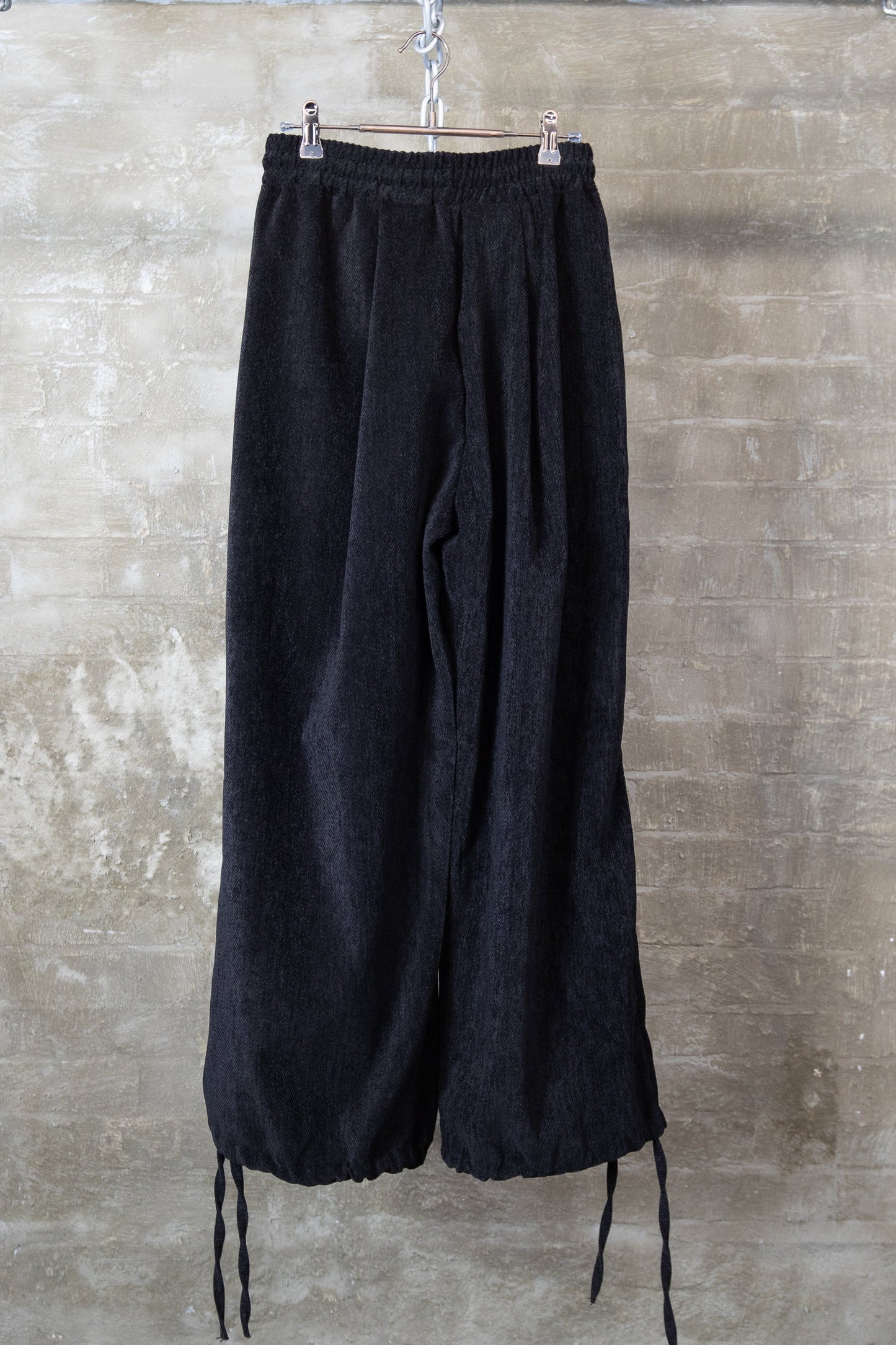 Drawstring hem balloon trousers black