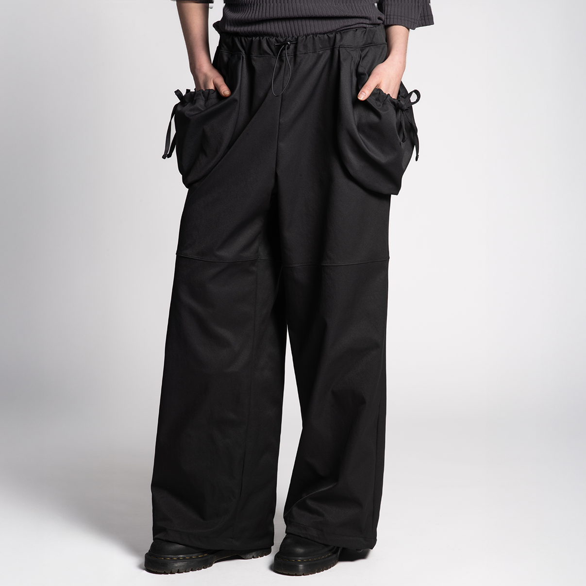 Black wide pocket pants