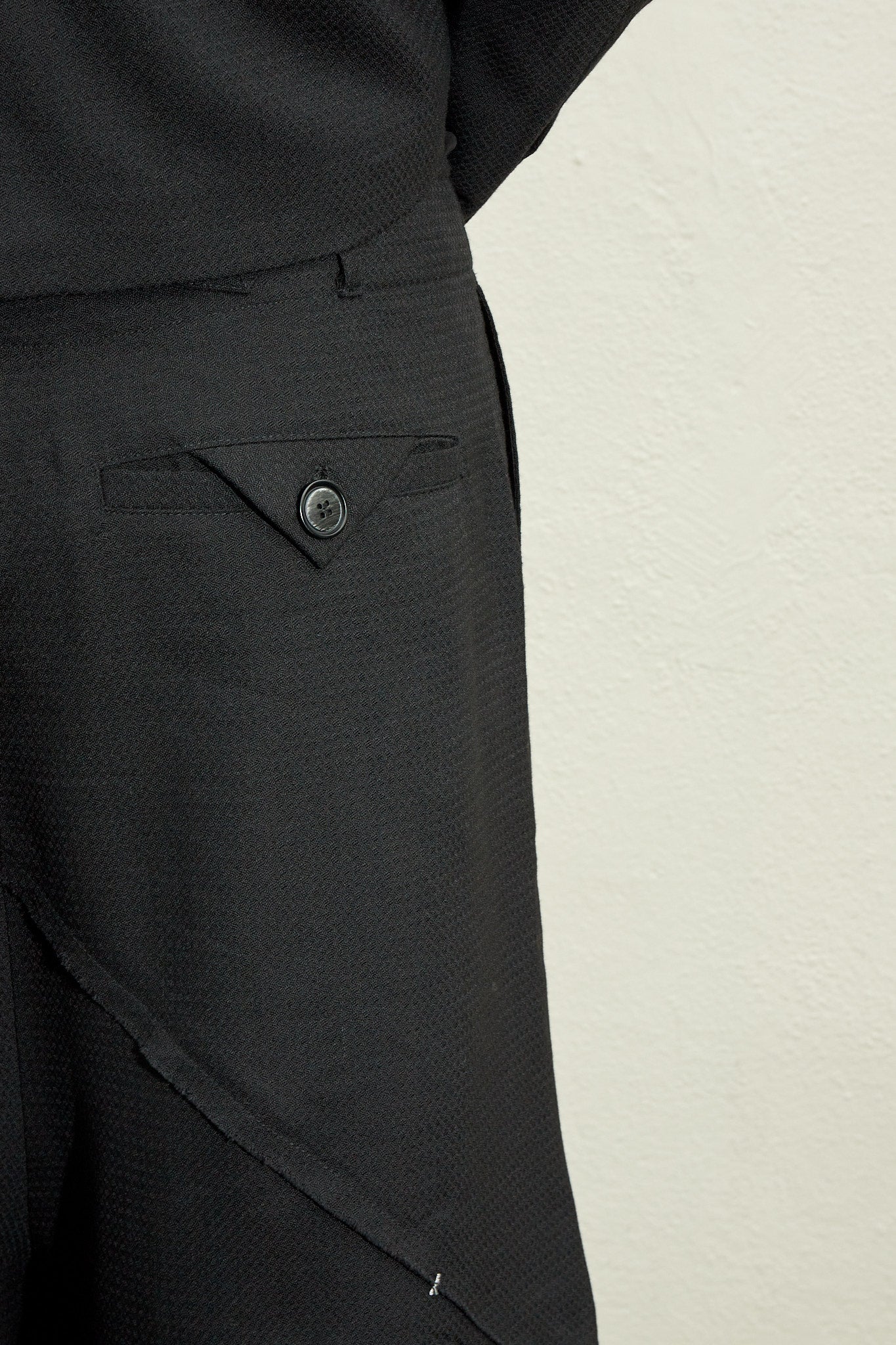 Cross-seamed trousers
