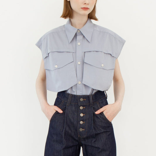 Attached pocket sleeveless shirt