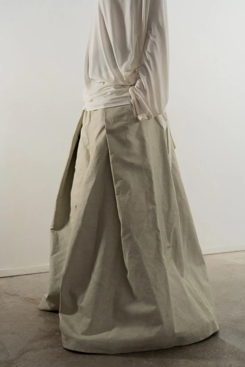 White oversized trousers