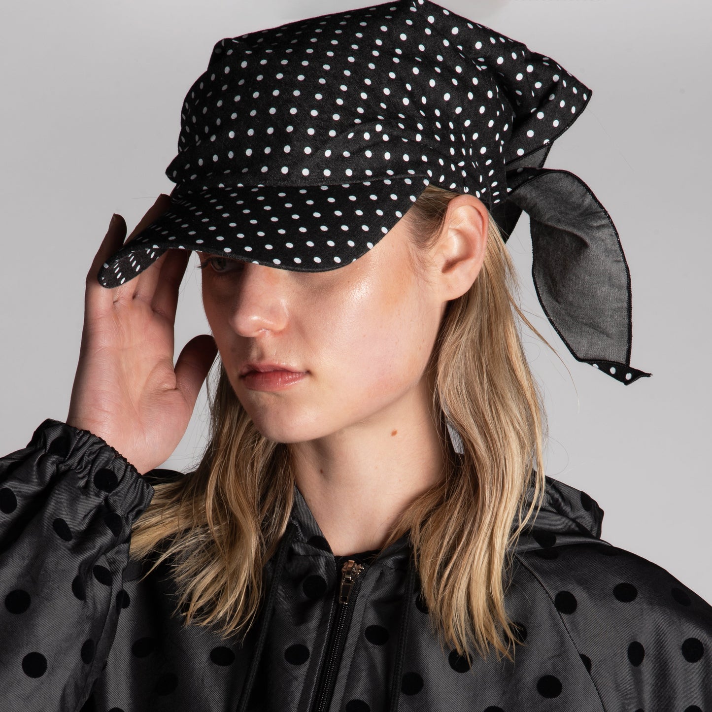 Grey dotted cap bandama