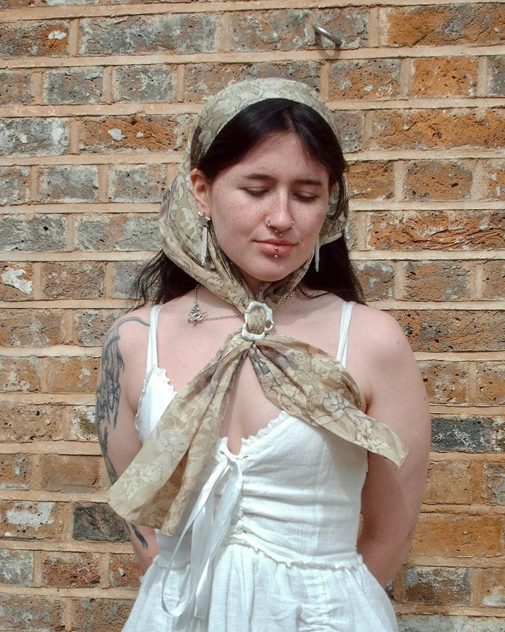 Molten scarf buckle