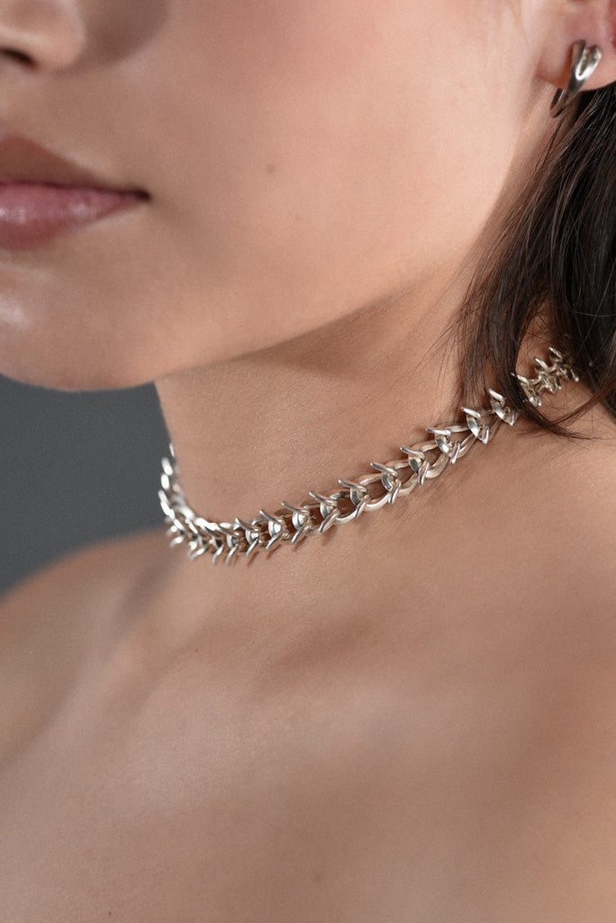 Acantha choker adjustable