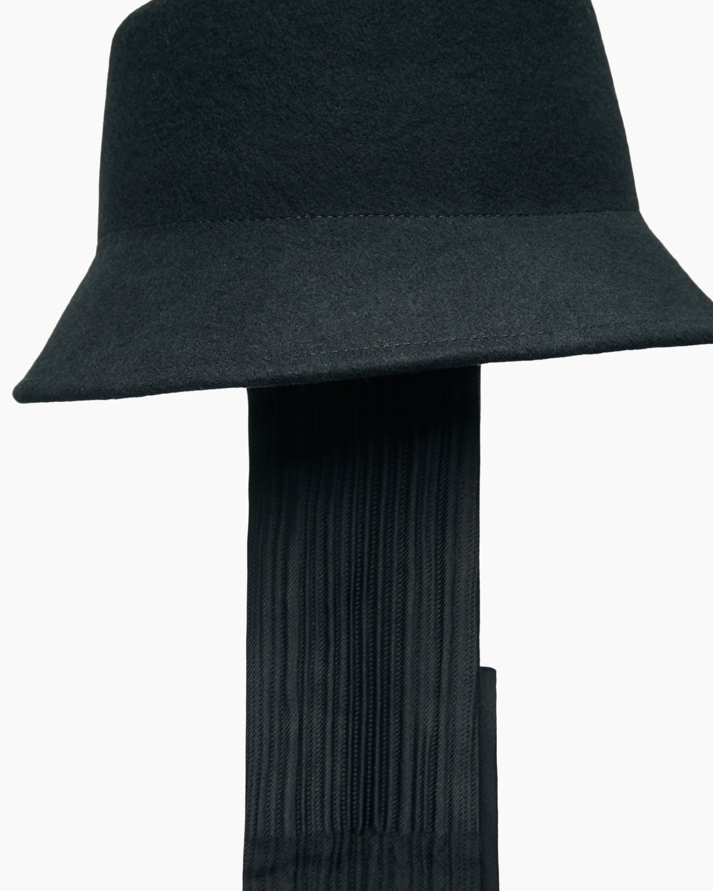 Narrow-brimmed hat