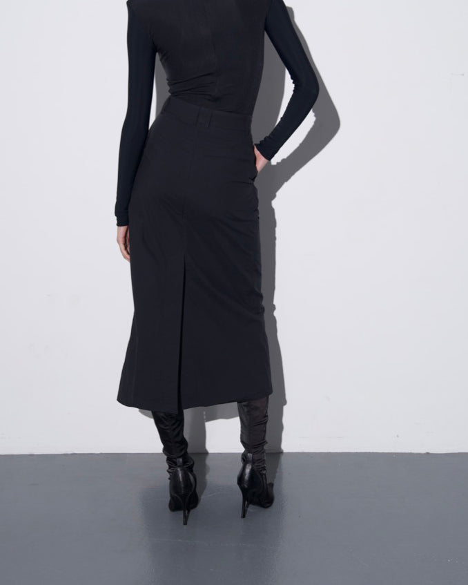 High-waisted skirt with deciration on the front