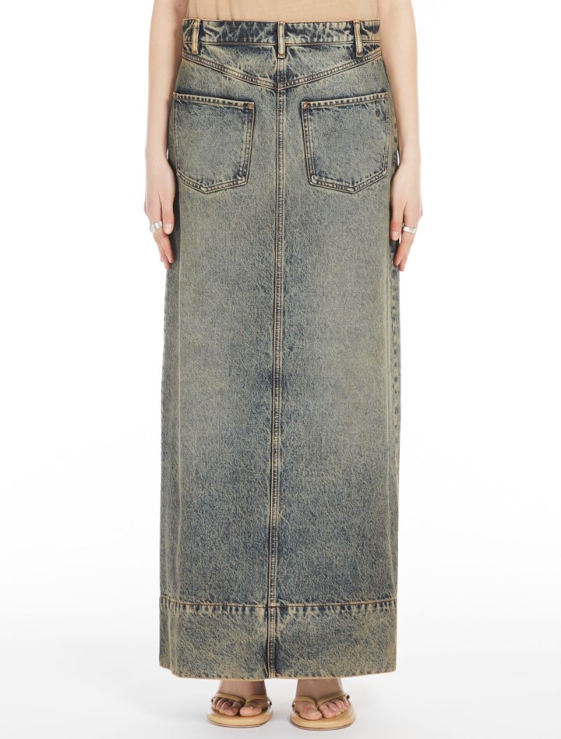 Long skirt in worn denim