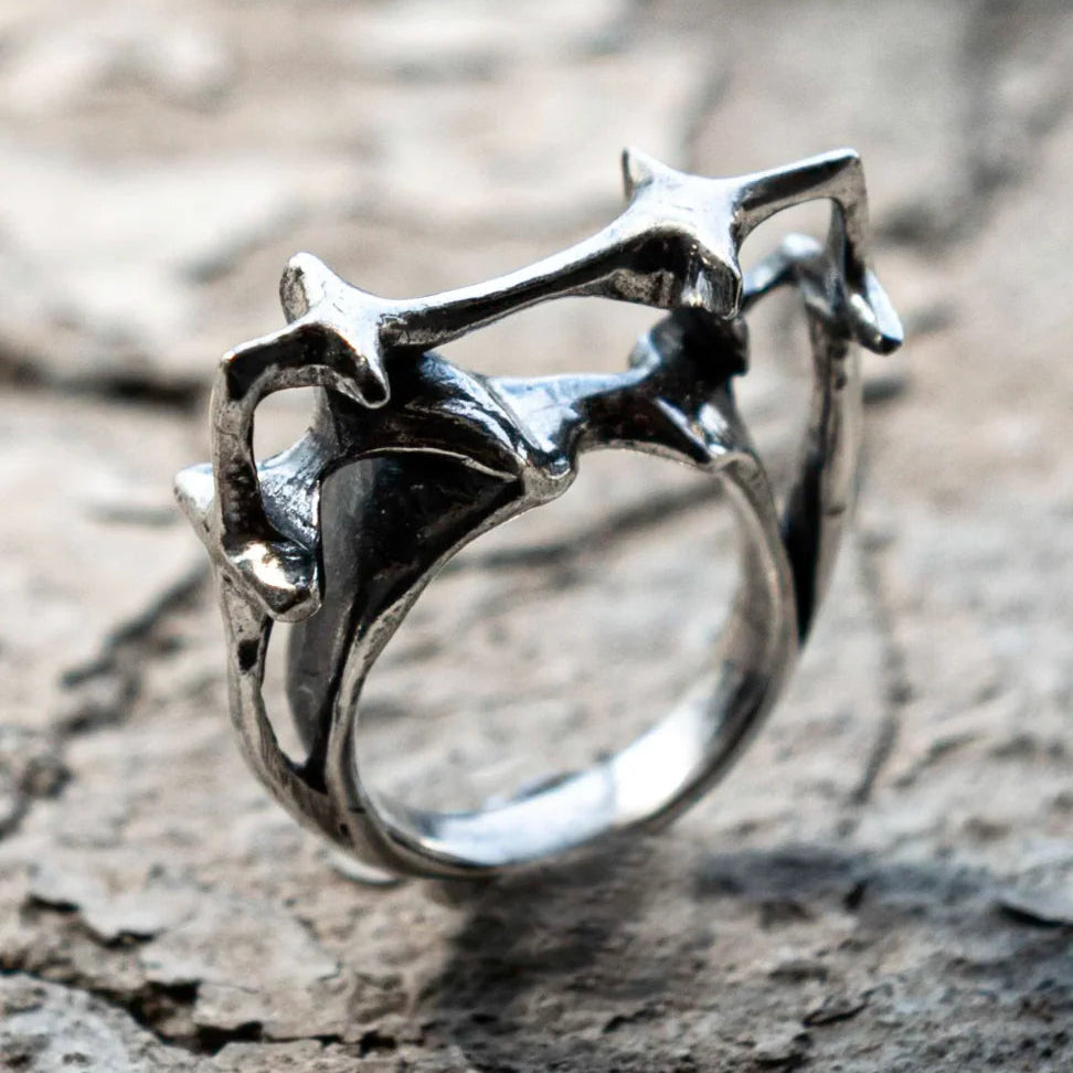 Jagged stars ring