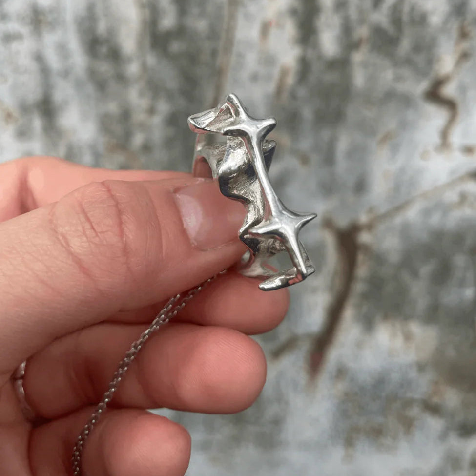 Jagged stars ring