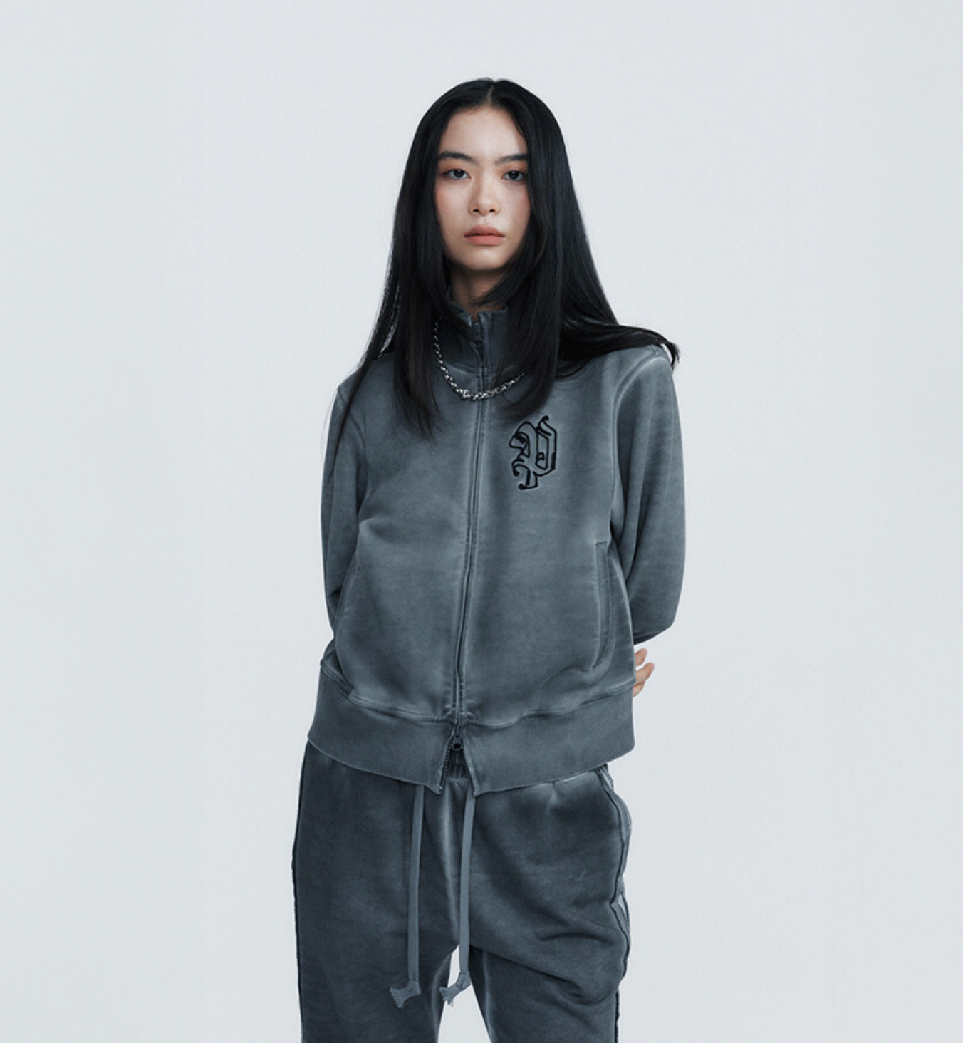 Signature luna garment washing zip-up charcoal