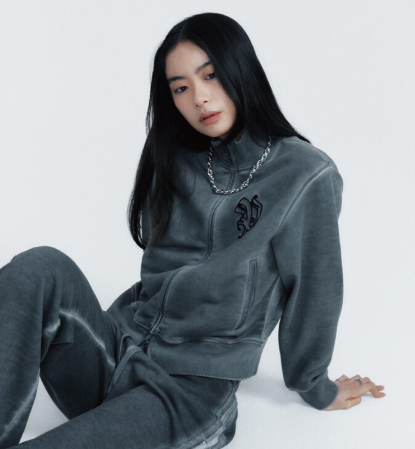 Signature luna garment washing zip-up charcoal