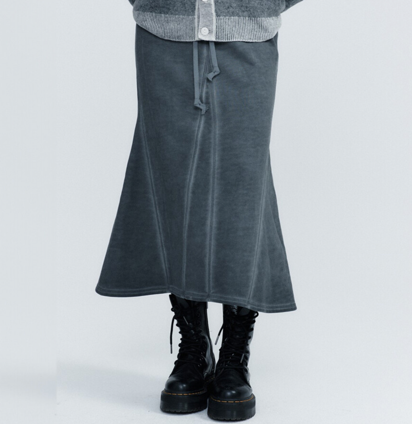 Signature luna garment washing skirt charcoal
