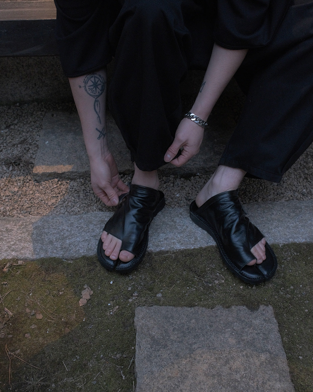 Kunoichi black calf skin sandals