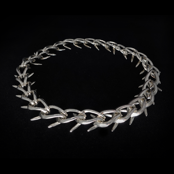 Acantha chain distressed medium