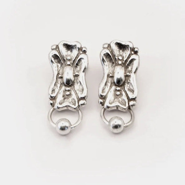 Eigang flower studs