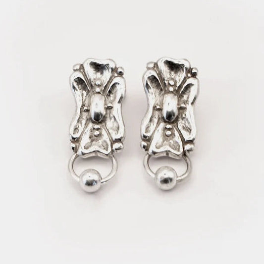 Eigang flower studs