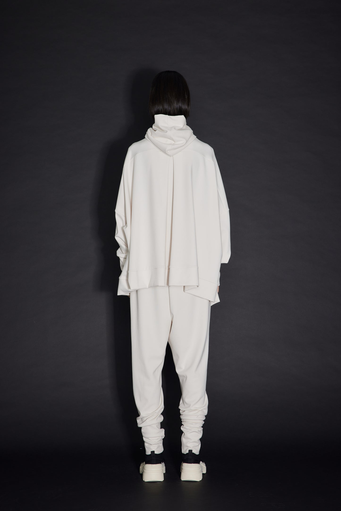 Wide-fit tie hoodie cream