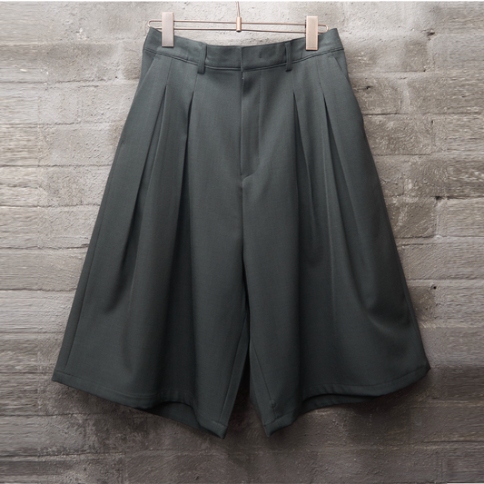 Two-Tuck Trouser Shorts Grey