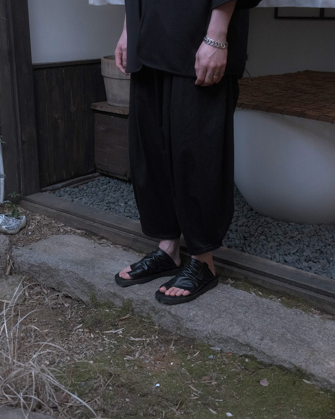 Kunoichi black calf skin sandals