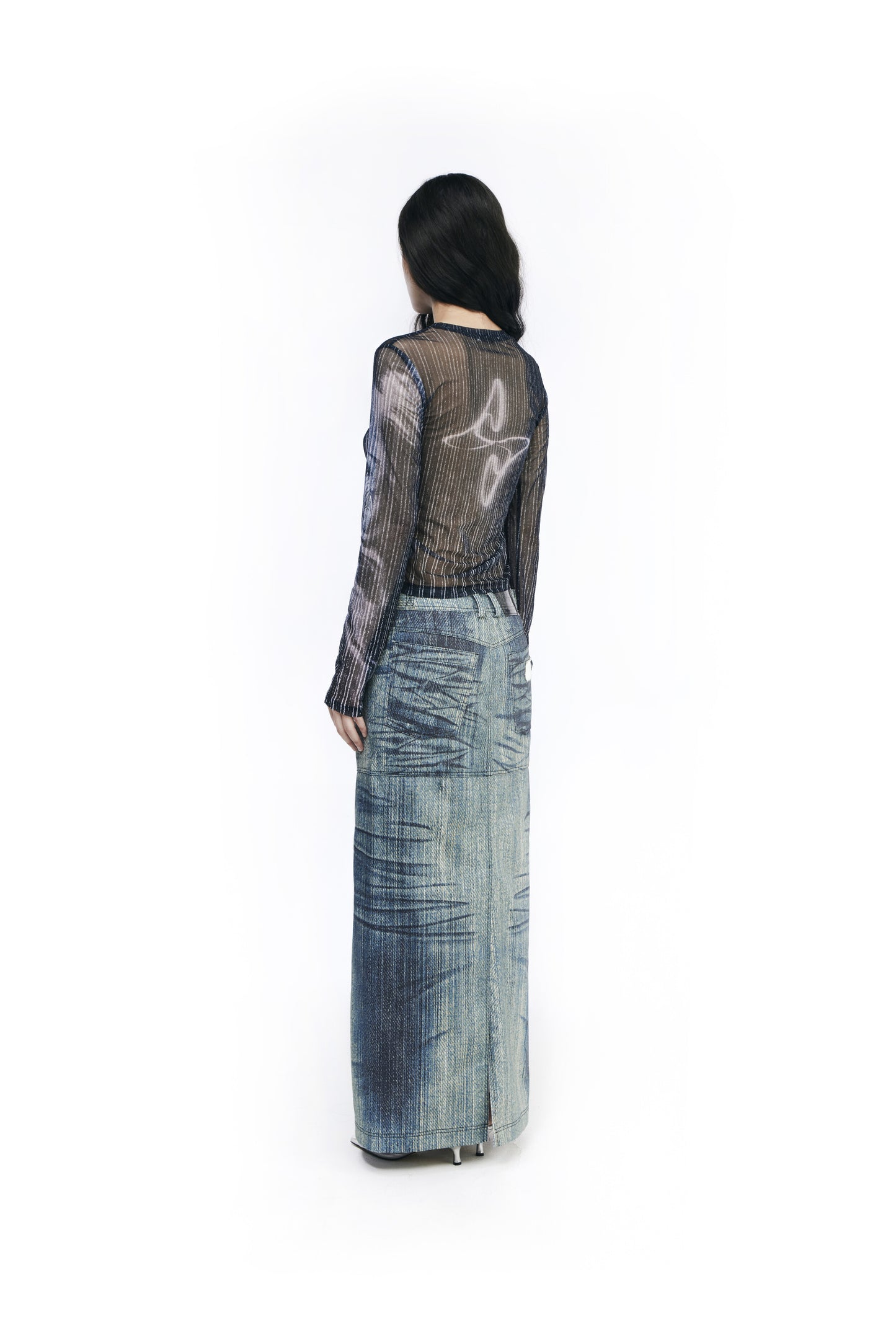Logo printed mesh top