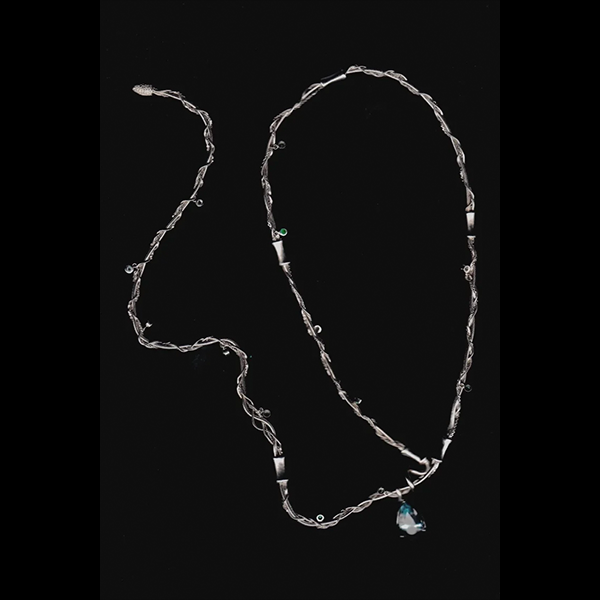 58.77g per dose necklace